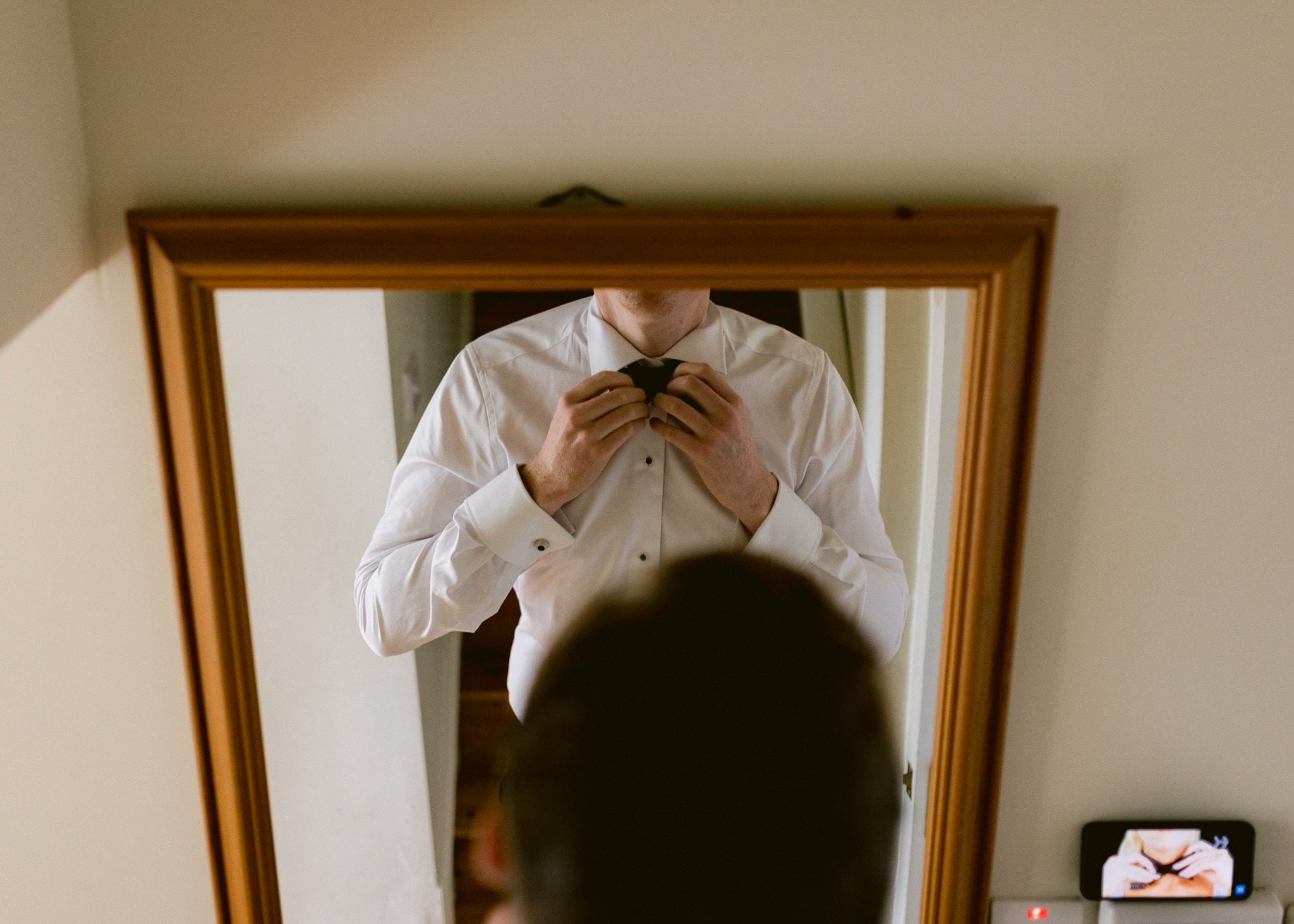 How-to-tie-a-tie-wedding-morning