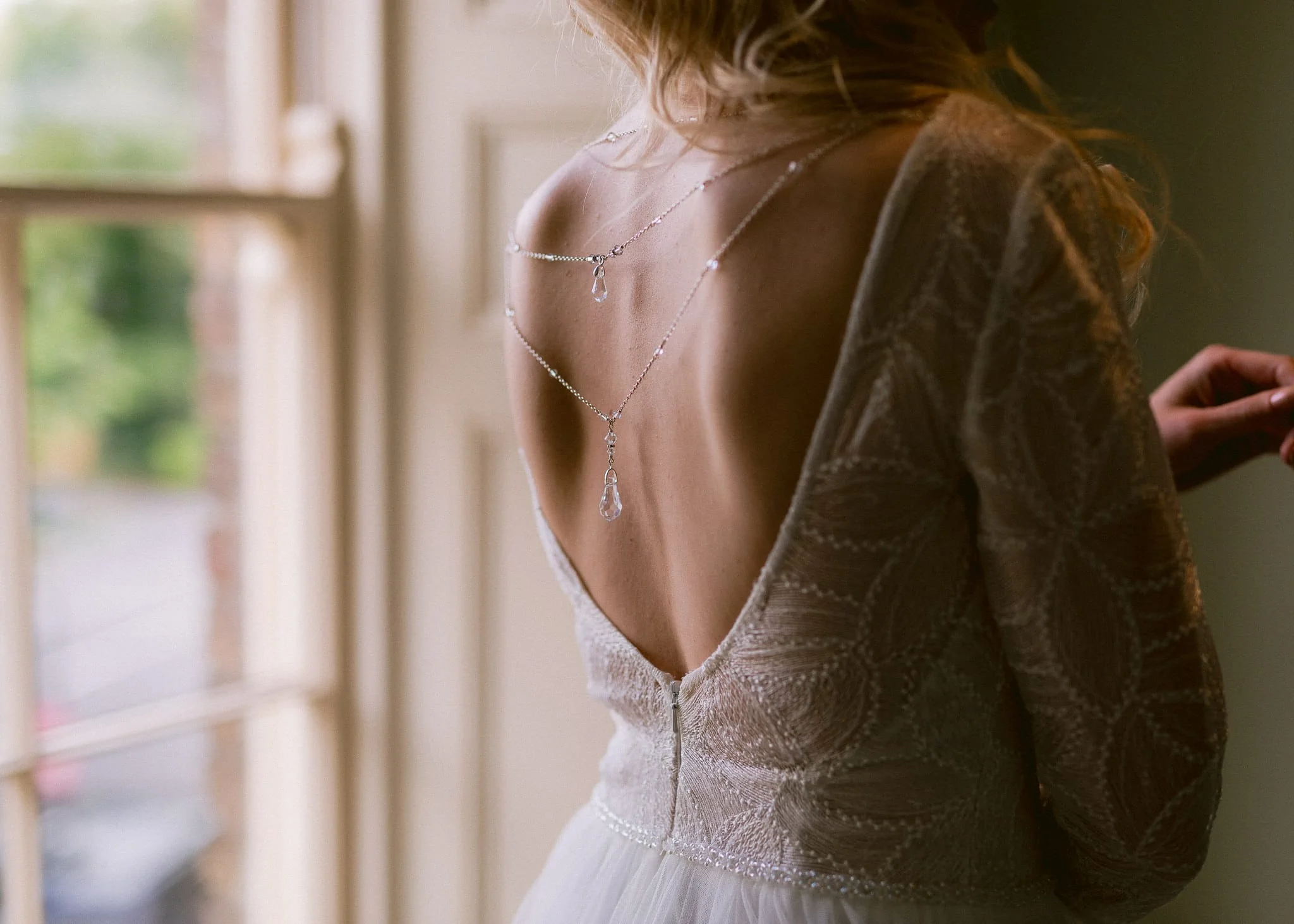 Wedding-Jewellery-on-the-back-of-the-dress